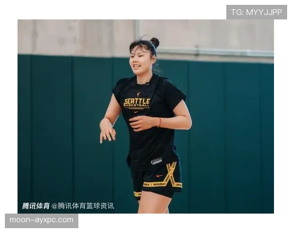 李月汝训练完逛超市手拿几百块零食袋子多得像抢劫现场,不像篮球运动员亲戚还笑场了 李月汝训练完逛超市手拿几百块零食袋子多得像抢劫现场,不像篮球运动员亲戚还笑场了